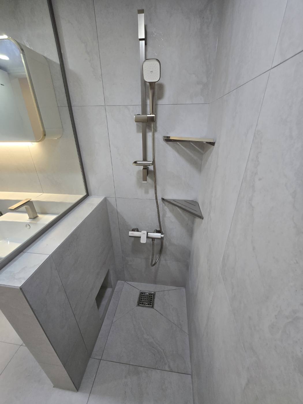 /user/j/jieum/editor/2411/4d42a101416f9f1004cd42e046f5843c_1732529193_7071.jpg 이미지크게보기